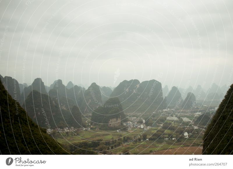 Karstland Natur Landschaft Wolken Hügel Felsen Berge u. Gebirge karstland karstlandschaft Gipfel Yangshuo China schön Farbfoto Textfreiraum oben Silhouette