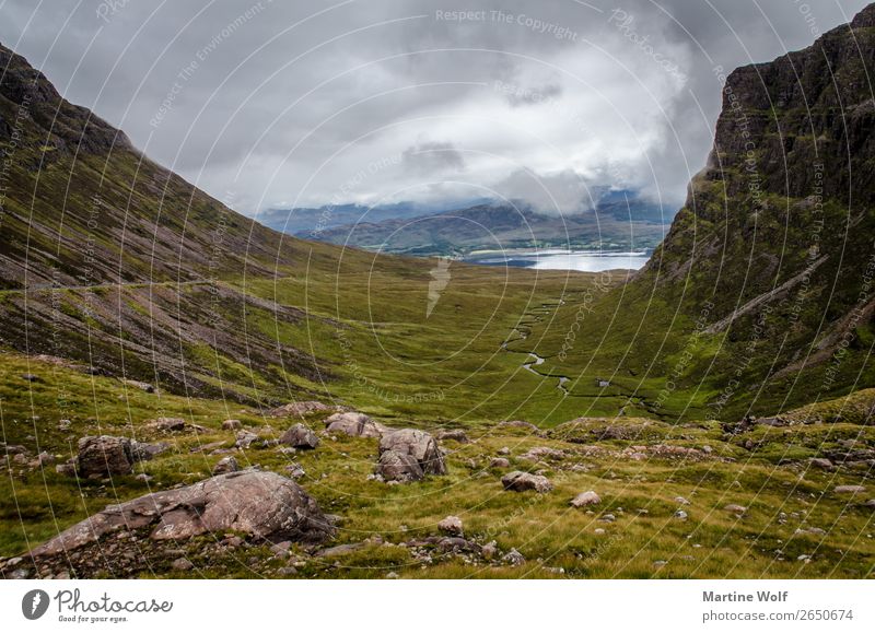 mór glen Umwelt Natur Landschaft Urelemente Wolken Wetter Berge u. Gebirge Highlands Applecross Schottland Großbritannien Europa wild Tal Schlucht unberührt