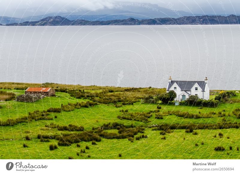 Haus am Meer Umwelt Natur Landschaft Küste Atlantik Einsamkeit Idylle Ferne Europa Gorßbritannien Schottland Farbfoto Außenaufnahme Menschenleer