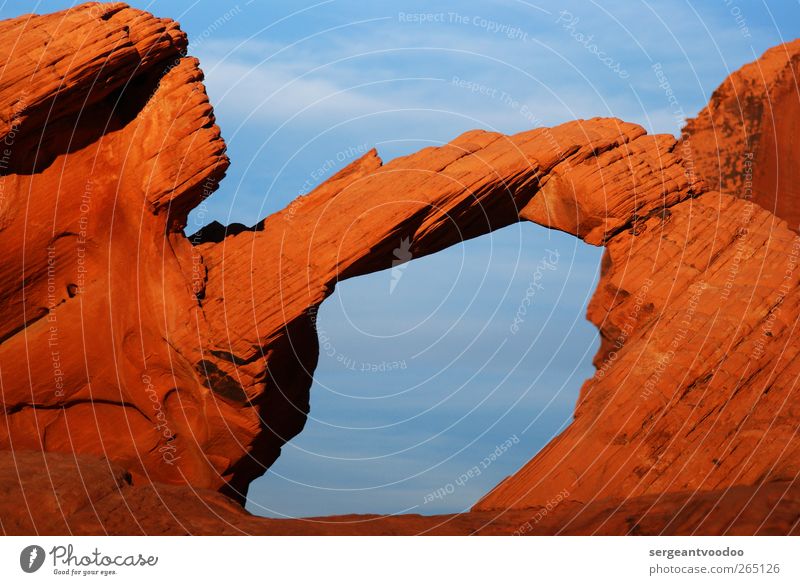 Valley of fire - Arch Ferne Freiheit Natur Landschaft Himmel Felsen Berge u. Gebirge Felsbogen Schlucht ästhetisch außergewöhnlich fantastisch fest gigantisch