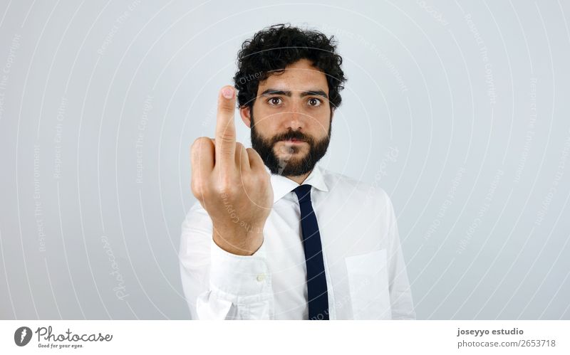 Fick dich. Gutaussehender Mann mit Hemd, das den Finger zeigt. Lifestyle Arbeit & Erwerbstätigkeit Beruf Büro Wirtschaft Kapitalwirtschaft Business Erwachsene