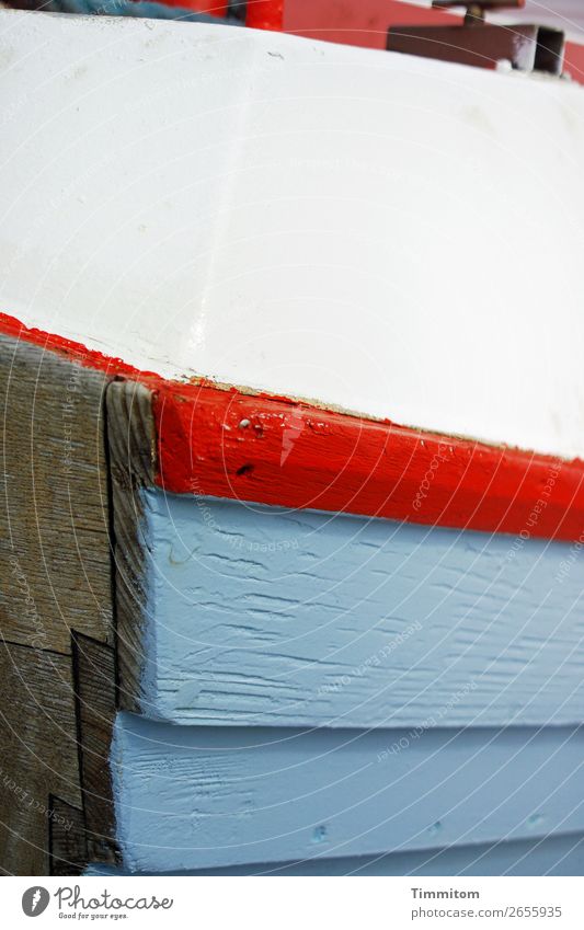 Blick über den Bootsrand hinaus Ferien & Urlaub & Reisen Dänemark Schifffahrt Fischerboot Holz blau rot weiß Schiffsrumpf Stimmung Farbfoto Außenaufnahme