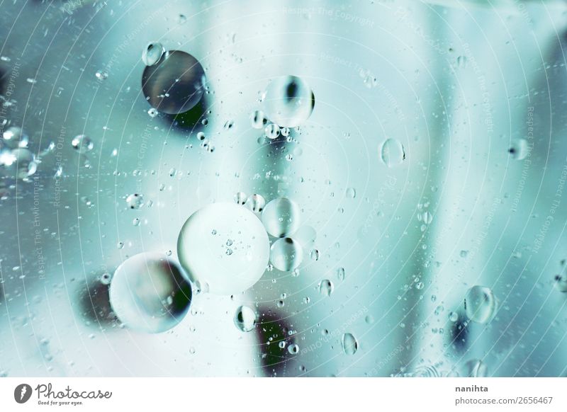 Ein schönes und lebendiges Makro von Ölblasen auf dem Wasser. Design Tapete Kugel Tropfen einfach Flüssigkeit Unendlichkeit hell klein Sauberkeit schwarz türkis