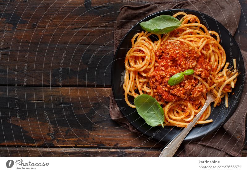 Spaghetti-Nudeln mit Bolognesesauce Fleisch Käse Kräuter & Gewürze Mittagessen Abendessen Teller Gabel Holz hell oben Tradition Basilikum Rindfleisch
