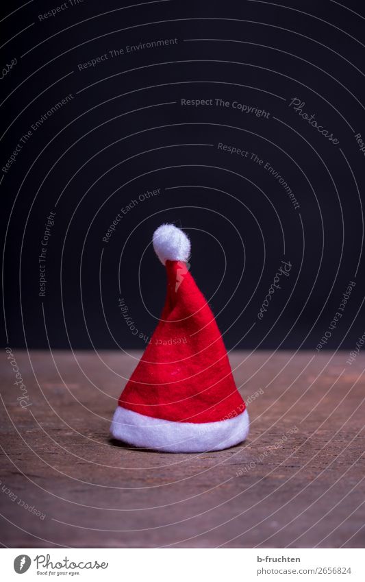 kleine Weihnachtsmütze Party Veranstaltung Feste & Feiern Weihnachten & Advent Bekleidung Mütze wählen stehen dunkel rot schwarz Stimmung Optimismus ruhig