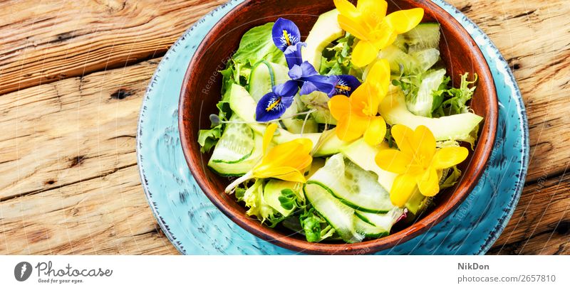Essbarer Blumensalat Salatbeilage Lebensmittel Gesundheit frisch essbar grün Diät Vegetarier Gemüse Entzug Veganer Speise Frühling organisch Kraut Teller