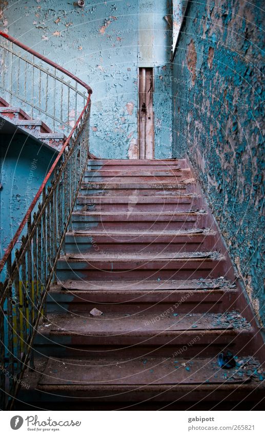 400 Stufen Bauwerk Gebäude Architektur Mauer Wand Treppe Sehenswürdigkeit Denkmal alt außergewöhnlich historisch trashig blau Bewegung einzigartig elegant