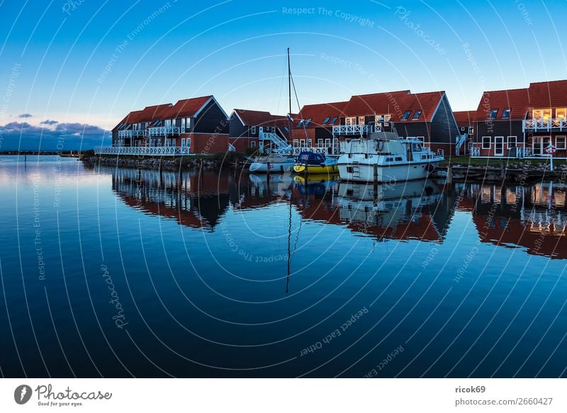 Blick auf den Hafen von Klintholm Havn in Dänemark Ferien & Urlaub & Reisen Tourismus Haus Natur Wasser Wolken Küste Ostsee Gebäude Architektur Sehenswürdigkeit