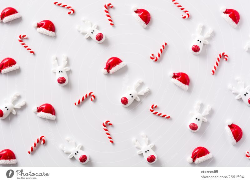 Weihnachtsornamentmuster auf weißem Hintergrund. Weihnachten & Advent Ornament Muster rot Hintergrund neutral Jahreszeiten Saison Ferien & Urlaub & Reisen