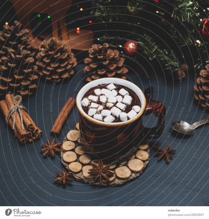 Tasse mit heißer Schokolade und weißer Marshmallow Dessert Frühstück Heißgetränk Kakao Winter Dekoration & Verzierung dunkel braun Weihnachten trinken Feiertag