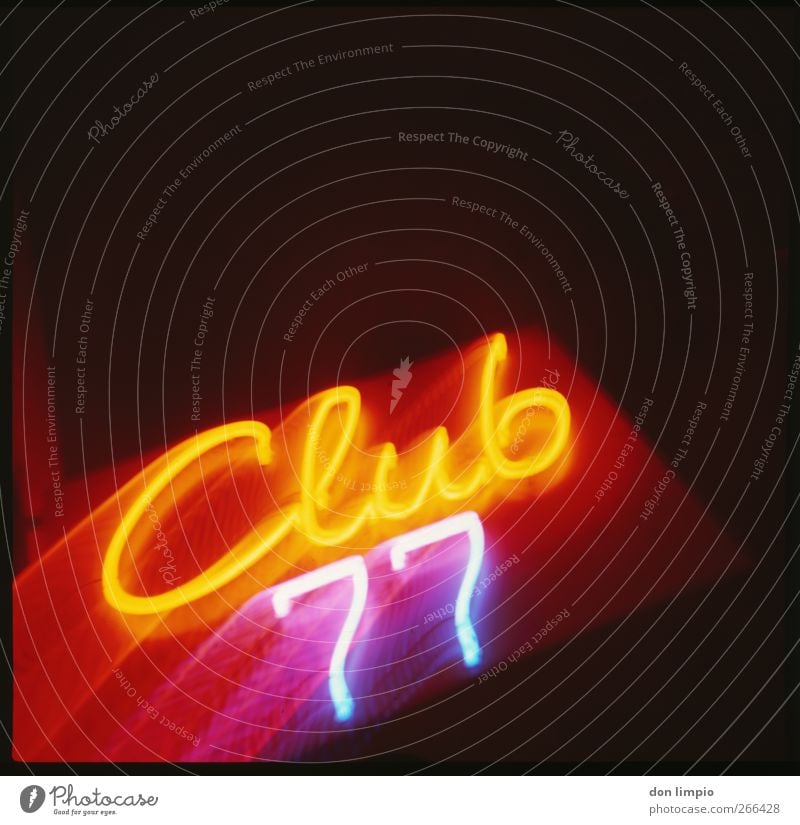 club77 Nachtleben Club Disco Bordell Dienstleistungsgewerbe Schriftzeichen Ziffern & Zahlen hell mehrfarbig leuchten Leuchtreklame Leuchtbuchstabe analog