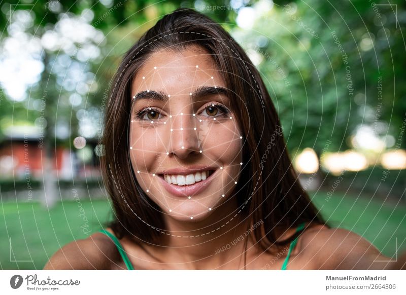 Gesichtserkennungskonzept schön Medikament Wissenschaften Computer Fotokamera Technik & Technologie Mensch Frau Erwachsene Lächeln Geborgenheit Zukunft