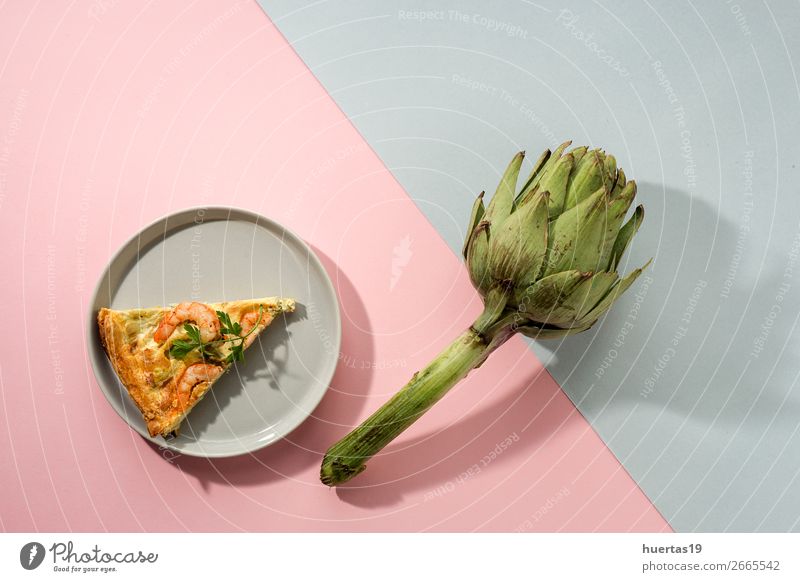 Hausgemachte Quiche aus Gemüse und Garnelen Lebensmittel Meeresfrüchte Gesunde Ernährung Fuß lecker natürlich oben grün rosa Farbe Tradition gebastelt