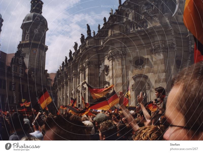 Rudi macht das schon Weltmeisterschaft Finale Fan Dresden Hofkirche Mensch Fahne Menschengruppe Deutschland Menschenmenge fanatisch Feste & Feiern Patriotismus