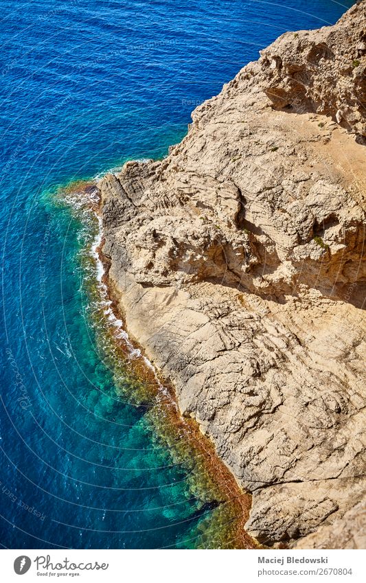 Luftaufnahme einer felsigen Küste, Mallorca. Ferien & Urlaub & Reisen Abenteuer Ferne Sommer Meer Wellen Natur Landschaft Felsen blau Wasser Hintergrund Spanien