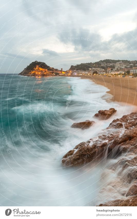 Tossa de Mar und Meer, Spanien, an einem stürmischen Tag Ferien & Urlaub & Reisen Tourismus Ausflug Landschaft Urelemente Wolken Wind Sturm Wellen Küste