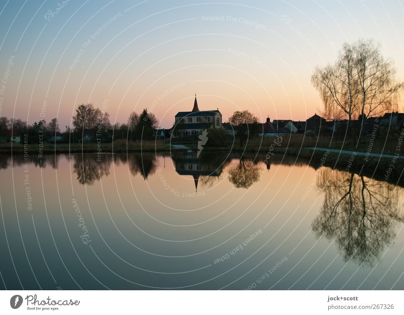 St. Mauritius im Sonnenuntergang Kulturlandschaft Wolkenloser Himmel Teich Kirche Wärme Romantik Freiheit Horizont Idylle Natur ruhig Phantasielandschaft