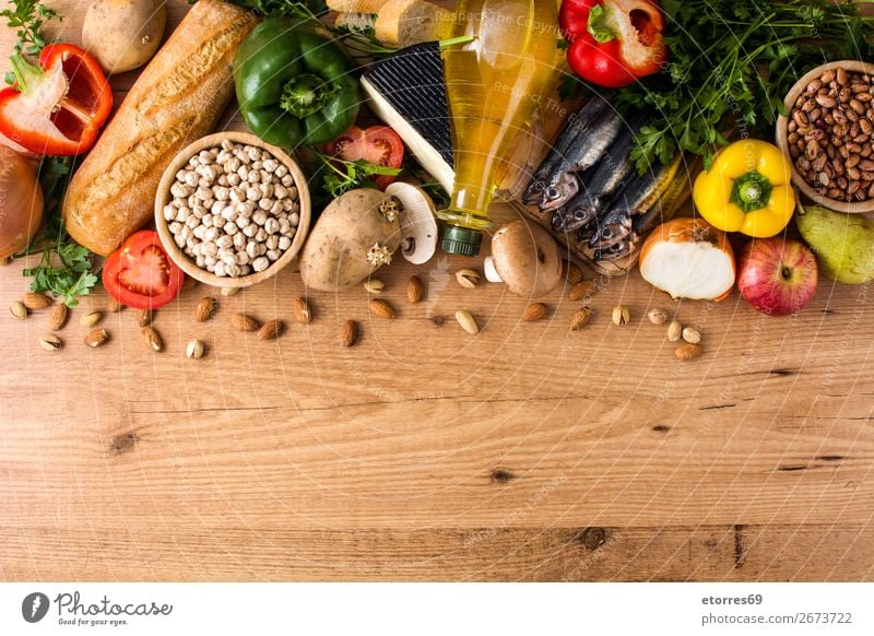 Gesunde Ernährung. Mediterrane Ernährung. Obst und Gemüse Mittelmeer mediterran Diät Gesundheit Lebensmittel Foodfotografie Frucht Fisch Getreide Nuss Oliven