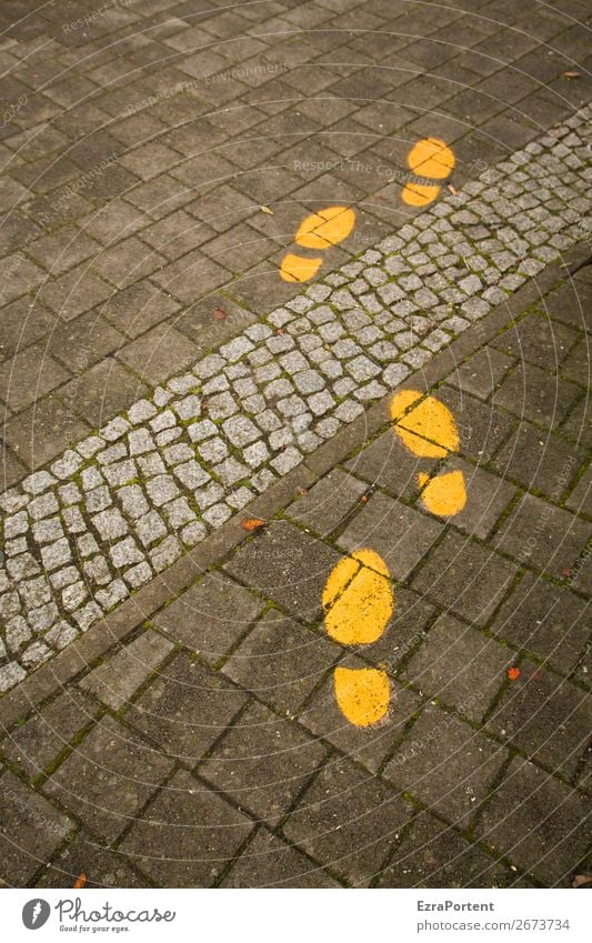 walk on Stadt Verkehrswege Straße Wege & Pfade Wegkreuzung Stein Zeichen Schilder & Markierungen Linie gelb grau Spuren Fußspur Pflastersteine Wegweiser