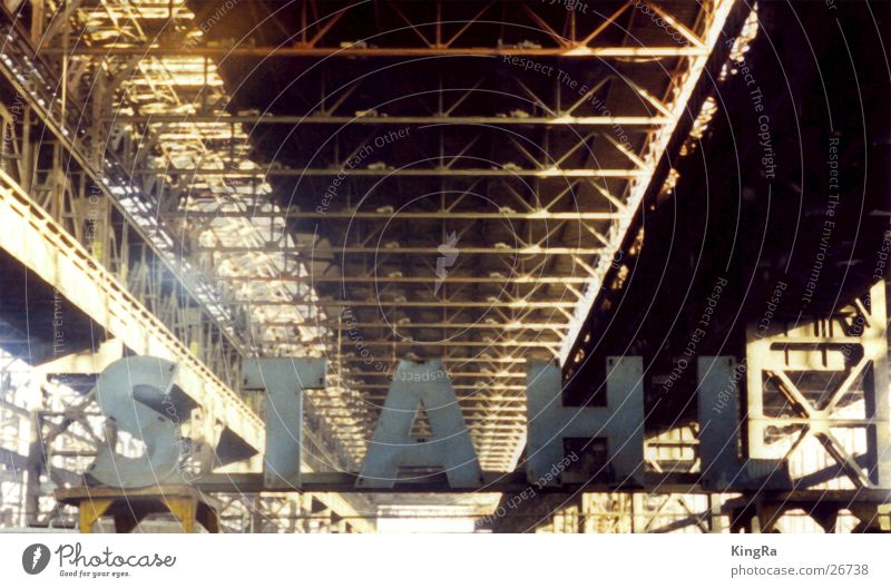 Stahl Stahlwerk Buchstaben Träger Licht Industrie Lagerhalle Rost