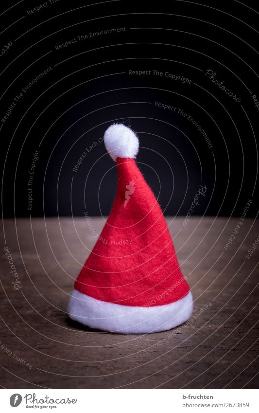 Mütze vom Weihnachtsmann Entertainment Veranstaltung Feste & Feiern Weihnachten & Advent außergewöhnlich dunkel rot Erwartung Handel sparsam Nikolausmütze