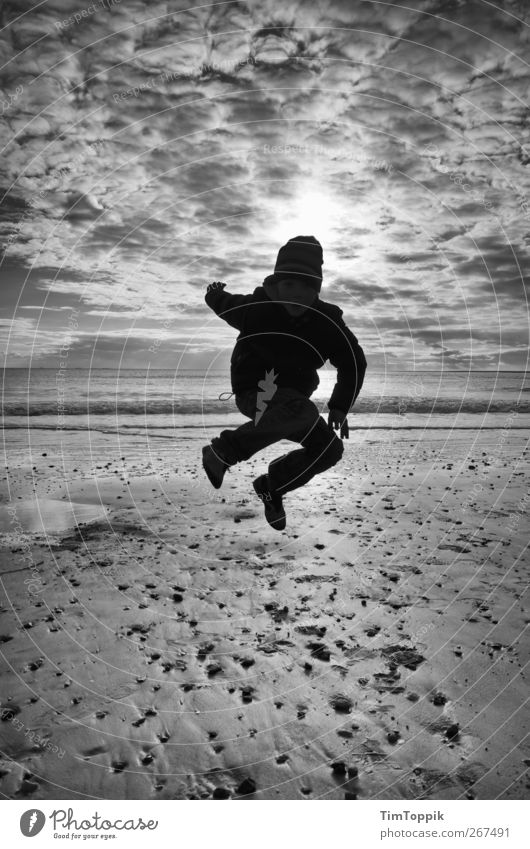 Borkum Bounce #5 Nordsee Nordseeküste Nordseeinsel Nordseestrand Ostfriesische Inseln Himmel Meer Wolken Wolkenhimmel Sonnenuntergang Spielen springen 1 Mensch