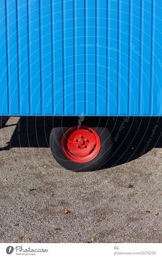 rote felge Verkehr Verkehrsmittel Straßenverkehr Wege & Pfade Fahrzeug Bauwagen Felge Reifen einzigartig rund blau Farbe Mobilität stagnierend