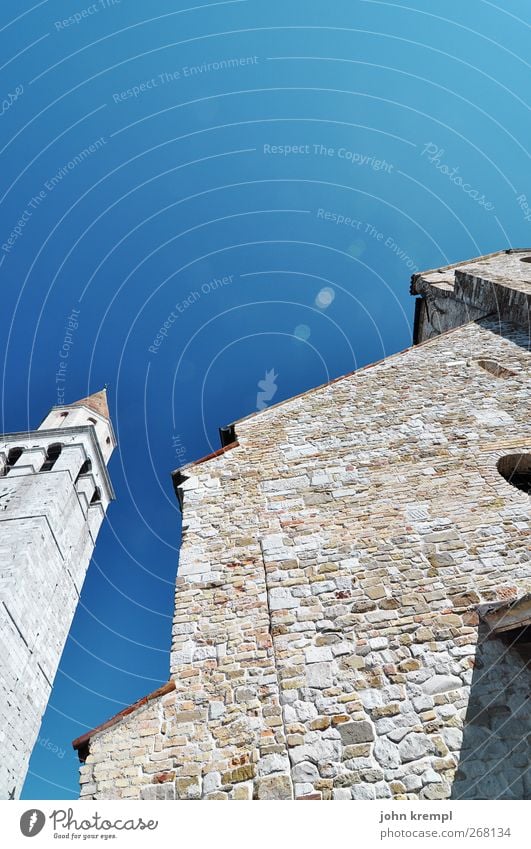 Santa Maria Assunta Aquileia Triest Veneto Italien Stadt Altstadt Kirche Bauwerk Gebäude Architektur Basilika Fassade Turm Campanile Sehenswürdigkeit