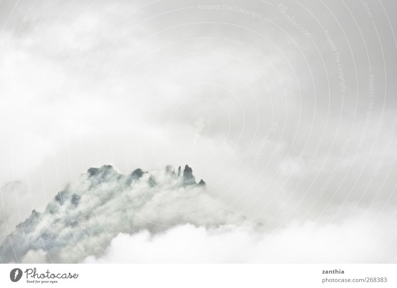 clouds Landschaft Wolken schlechtes Wetter Nebel Berge u. Gebirge Gipfel Beginn Einsamkeit Endzeitstimmung Erwartung Ewigkeit Horizont kalt Kraft Perspektive