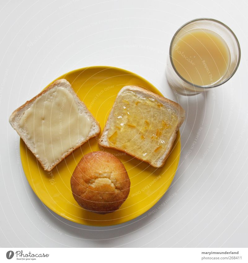 lecker gelb. Lebensmittel Kuchen Marmelade Frühstück Getränk Saft Geschirr Teller Glas Gesunde Ernährung Muffin Honig Morgen Toastbrot Farbfoto Innenaufnahme
