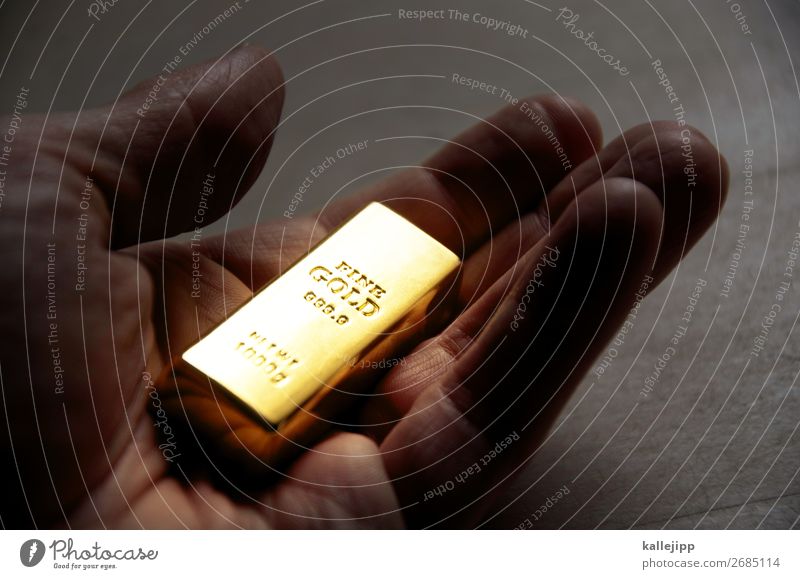nuggets Wirtschaft Handel Kapitalwirtschaft Börse Geldinstitut Finger außergewöhnlich gold Kostbarkeit Erfolg planen Altersversorgung Wert edel Goldbarren