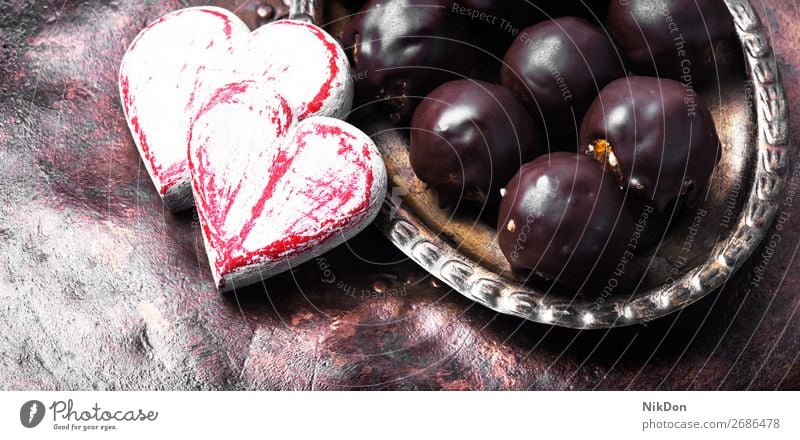 Schokobonbons zum Valentinstag Valentinsgruß Liebe Bonbon süß Feiertag Herz rot romantisch Schokolade Tag Zucker Romantik Dessert Symbol Trüffel dunkel Konfekt