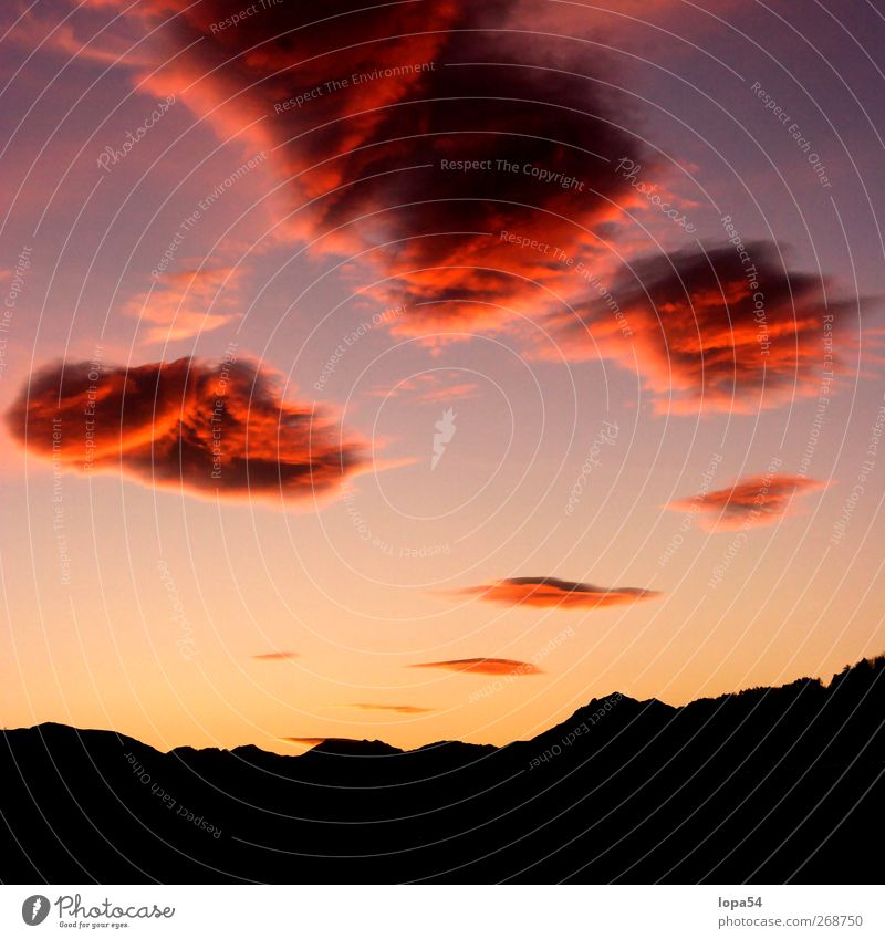Feuerwolken Landschaft Himmel Wolken Sonnenaufgang Sonnenuntergang Alpen Berge u. Gebirge Bundesland Tirol Innsbruck feurig rot Abenddämmerung Dämmerung dunkel