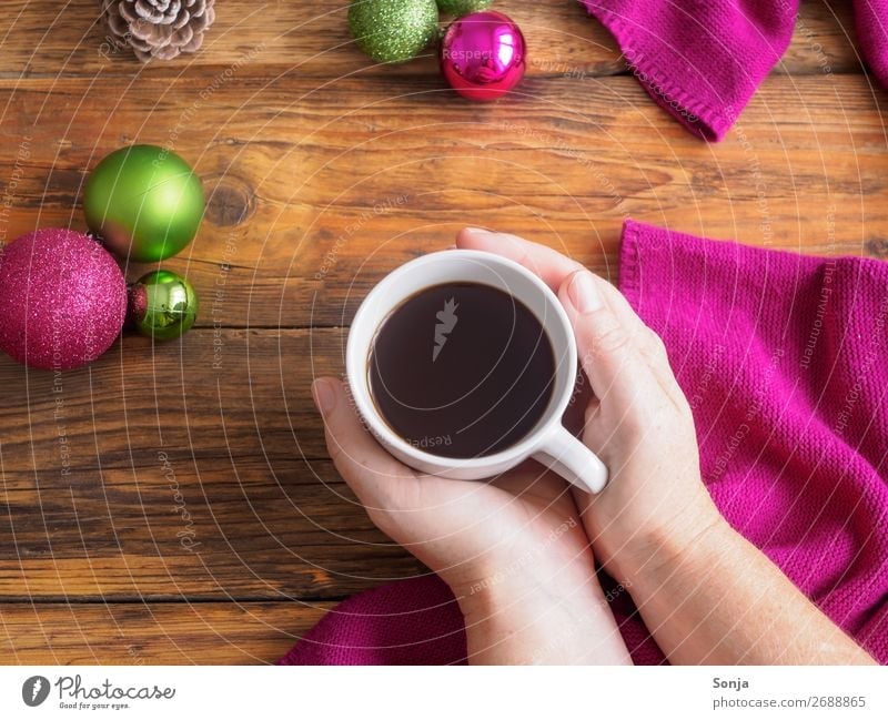 Frau Mit Kaffeetasse In Ihren Handen Ein Lizenzfreies Stock Foto Von Photocase