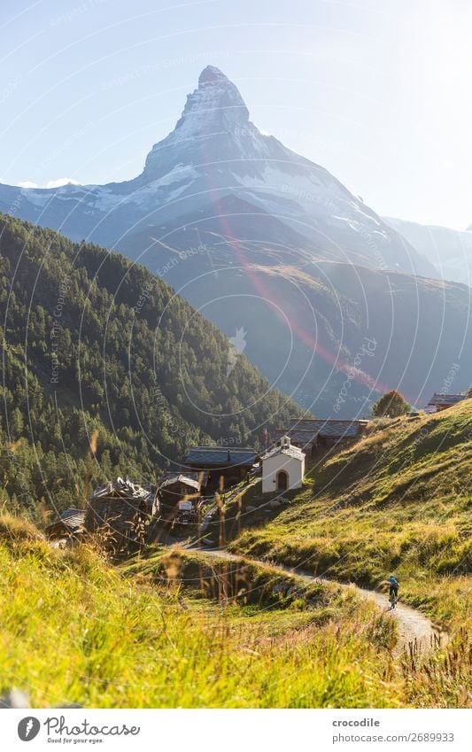 #765 Schweiz Matterhorn Wahrzeichen Berge u. Gebirge Dorf wandern Mountainbike Trail Wege & Pfade Sonnenuntergang weiches Licht Gipfel Kirche Wiese friedlich