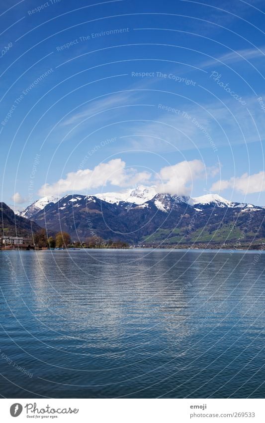 blauer als die Schweiz erlaubt Umwelt Natur Landschaft Himmel Wolkenloser Himmel Schönes Wetter Hügel Berge u. Gebirge Gipfel Schneebedeckte Gipfel Seeufer