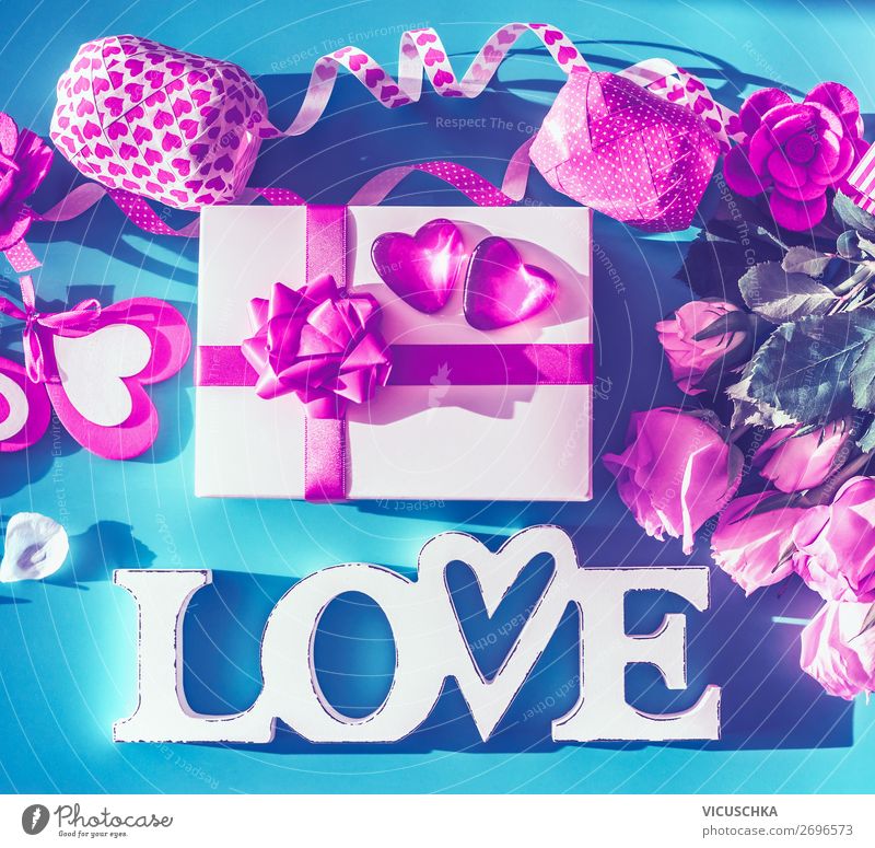 Valentinstag Composing mit LOVE Stil Design Dekoration & Verzierung Party Veranstaltung Blume Rose Schleife Liebe rosa Geschenk Wort Text Herz neonfarbig