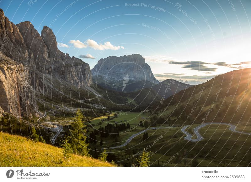 Grödenerjoch mit Blick zum Langkofel Grödener Joch Berge u. Gebirge Dolomiten Südtirol Bergstraße roadtrip Sonnenuntergang Idylle Sommerurlaub wandern
