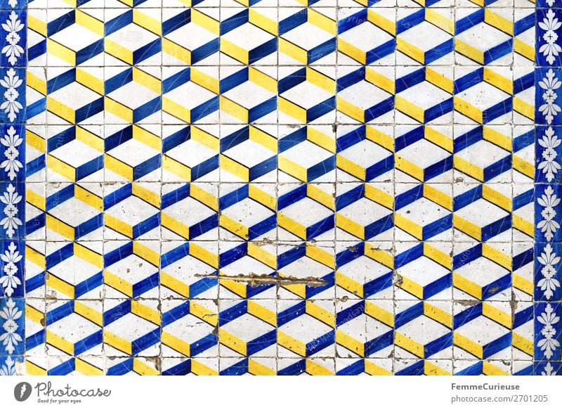 Coloured tiles in Portugal Stadt Tradition Fliesen u. Kacheln Design Muster Geometrie Quadrat weiß blau gelb Fassade Lissabon Farbfoto Außenaufnahme Tag