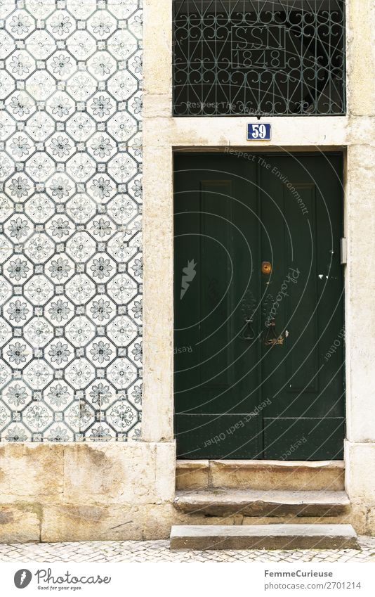 Door in Portugal Haus Ferien & Urlaub & Reisen Häusliches Leben grün Reisefotografie Lissabon Fassade Fliesen u. Kacheln mehrfarbig Farbfoto Außenaufnahme