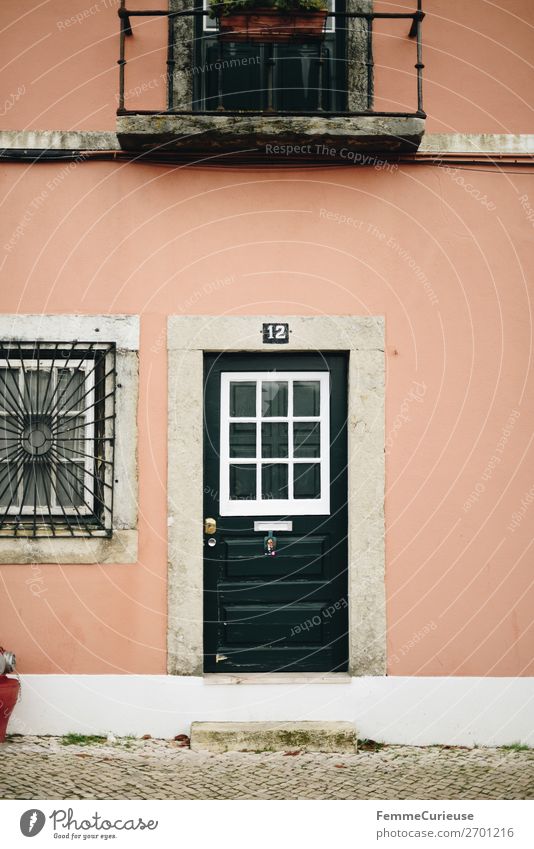 Door in Portugal Haus Ferien & Urlaub & Reisen Häusliches Leben Reisefotografie Tür grün rosa Fassade Farbfoto Außenaufnahme Zentralperspektive