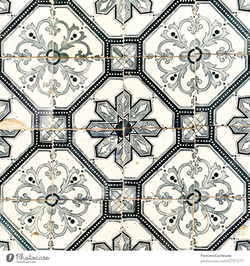 Tiles on house facade in Portugal Stadt Hauptstadt Tradition Fliesen u. Kacheln Muster Geometrie Quadrat Lissabon Reisefotografie Farbfoto Außenaufnahme Tag