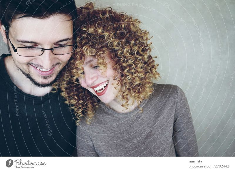 Porträt eines natürlichen und glücklichen kaukasischen Paares Lifestyle Stil Freude schön Wellness Wohlgefühl Mensch maskulin feminin Frau Erwachsene Mann