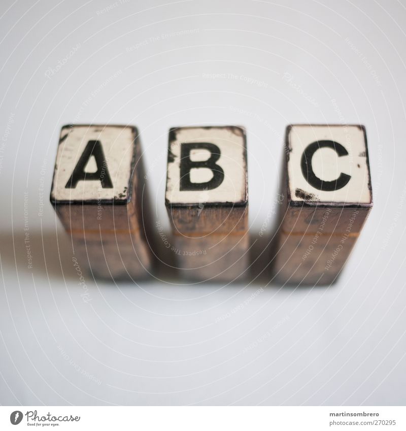 "A B C" Stempel Holz Zeichen Schriftzeichen Ziffern & Zahlen alt ästhetisch braun schwarz weiß ruhig lernen Wissen drucken Druckerei Farbfoto Gedeckte Farben