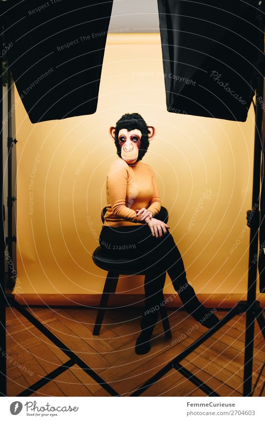Woman with monkey mask posing in photo studio feminin Frau Erwachsene 1 Mensch 18-30 Jahre Jugendliche 30-45 Jahre Freude Fotostudio Studioaufnahme gelb