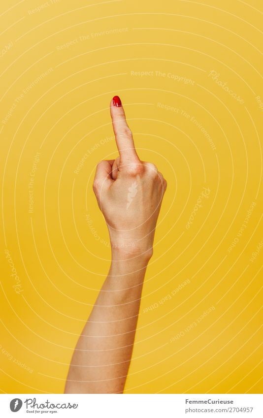 Forearm, hand and index finger against a yellow background feminin Junge Frau Jugendliche Erwachsene 1 Mensch 18-30 Jahre 30-45 Jahre Kommunizieren Zeigefinger
