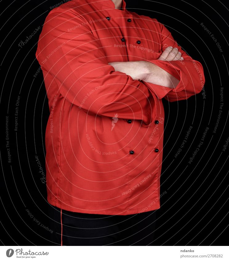 Chefkoch in roter Uniform und schwarzer Hose Küche Restaurant Arbeit & Erwerbstätigkeit Beruf Mensch Mann Erwachsene Hand 1 30-45 Jahre Bekleidung Hemd Anzug