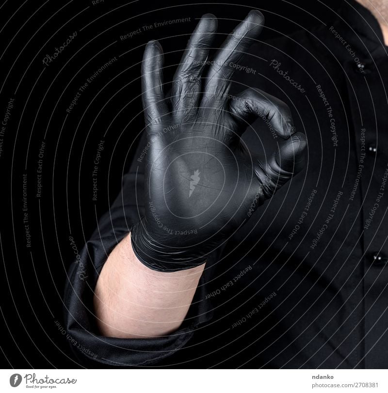 männliche Kochhand in schwarzen Latexhandschuhen Küche Beruf Mensch Mann Erwachsene Hand Finger 1 30-45 Jahre Handschuhe gut gestikulieren OK Zeichen Küchenchef