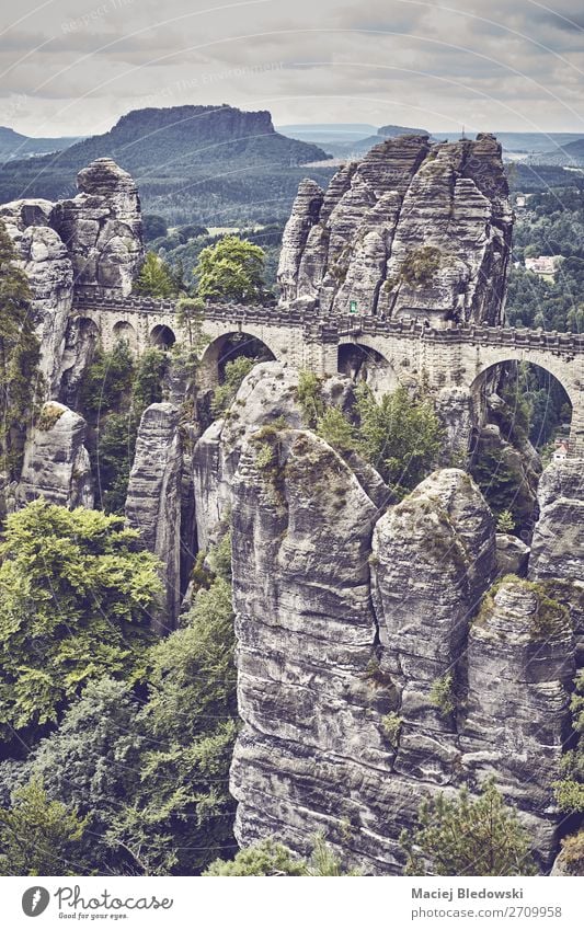 Retro getontes Bild der Basteibrücke, Deutschland. Ferien & Urlaub & Reisen Tourismus Ausflug Abenteuer Sightseeing Berge u. Gebirge wandern Natur Landschaft