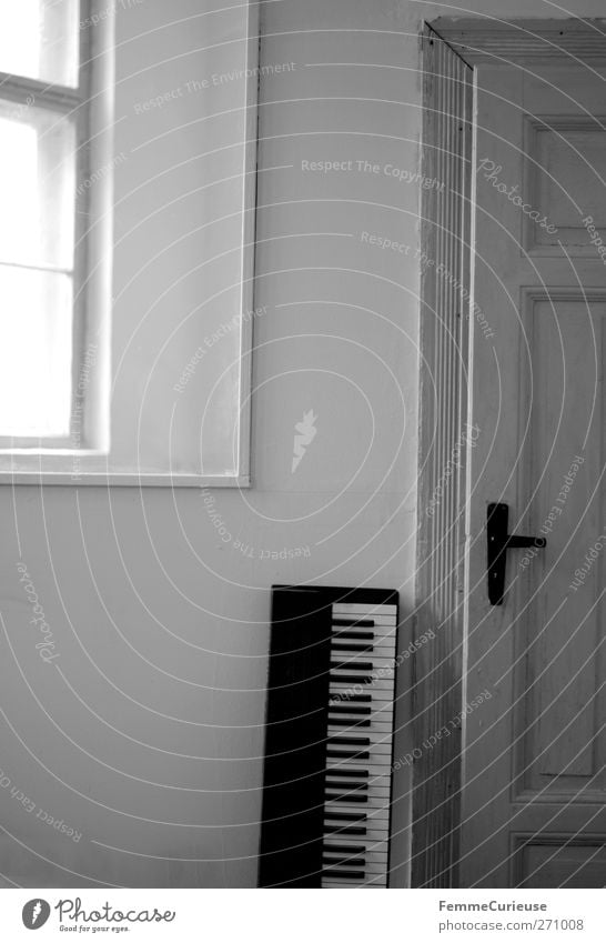 Proberaum. Musik Musik hören Konzert Sänger Band Musiker Keyboard Compact Disc Freizeit & Hobby Freude Inspiration Wohnung Tür Fenster Wand stehen